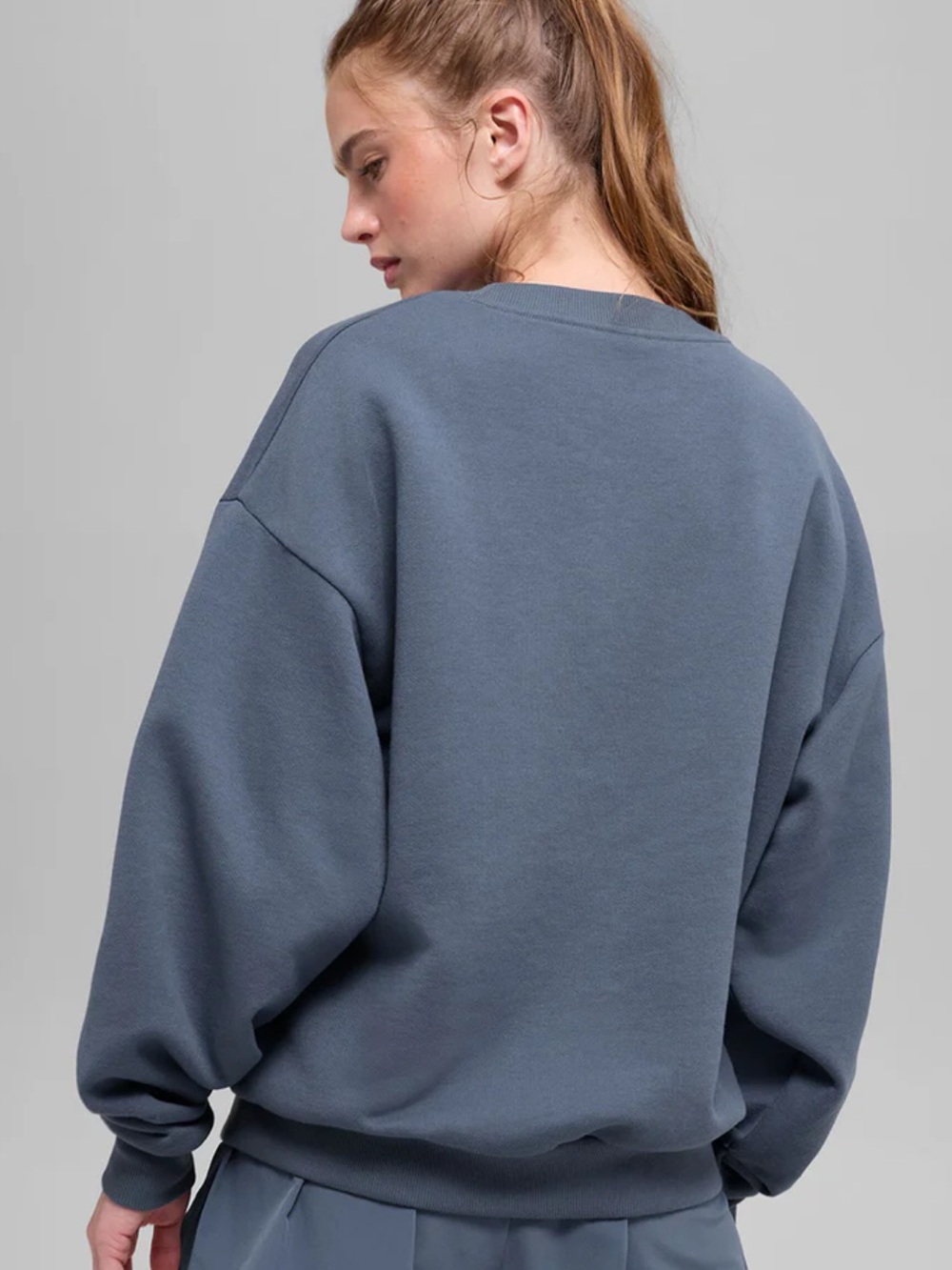 Alo Accolade Crewneck Bluestone Medium NWT - Picture 3 of 8